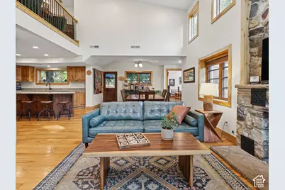 2275 E 6200 S, Holladay, UT 84121 - Photo 9