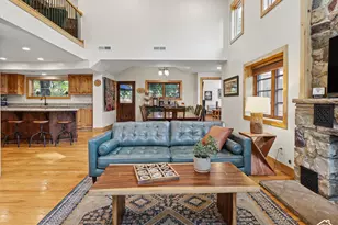 2275 E 6200 S, Holladay, UT 84121 - Photo 9