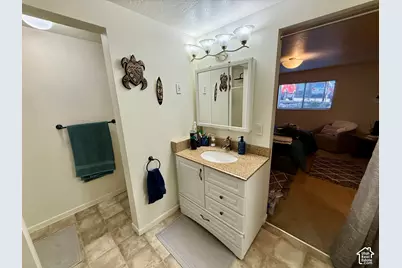 8120 S Cottonwood Hills Cir, Sandy, UT 84094 - Photo 29