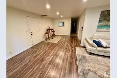 8120 S Cottonwood Hills Cir, Sandy, UT 84094 - Photo 17