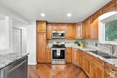 43 W Paula Cir S, Sandy, UT 84070 - Photo 11