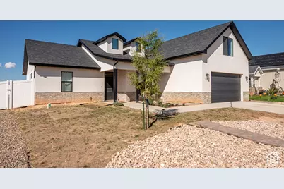 1137 N Yucca St, Cedar City, UT 84720 - Photo 3