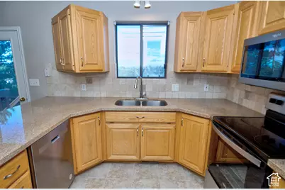 8832 S Altair Dr, Sandy, UT 84093 - Photo 9