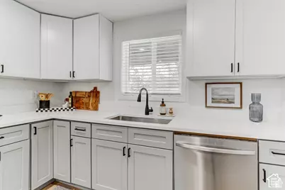 8560 S 700 St E, Sandy, UT 84070 - Photo 7