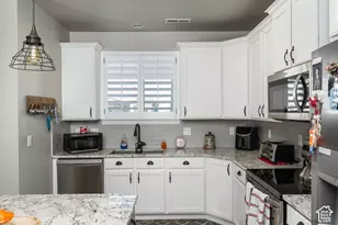 3139 S 7025 W, West Valley, UT 84128 - Photo 11