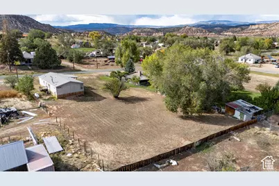 30 N 200 W, Escalante, UT 84726 - Photo 3