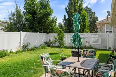 1614 Seneca Dr, Roy, UT 84067 - Photo 17