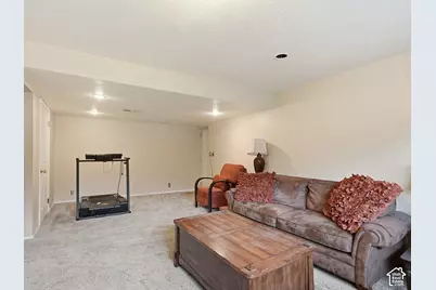 2496 E Woodthrush Dr, Sandy, UT 84093 - Photo 35
