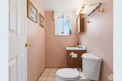 2496 E Woodthrush Dr, Sandy, UT 84093 - Photo 31