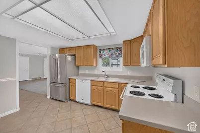 809 E Golden Field Way, Sandy, UT 84094 - Photo 11