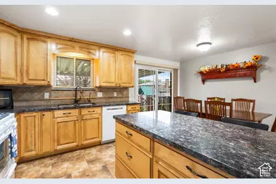 2202 N 1300 W, Clinton, UT 84015 - Photo 11