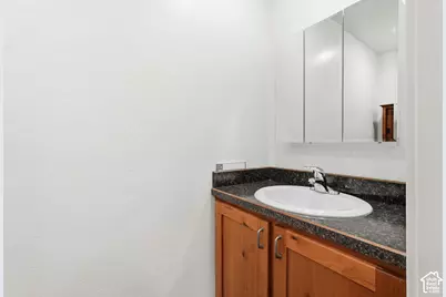 225 W 300 N, Hyrum, UT 84319 - Photo 15