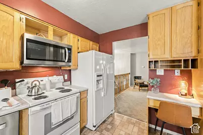 580 E Aloha Ln, Sandy, UT 84070 - Photo 11