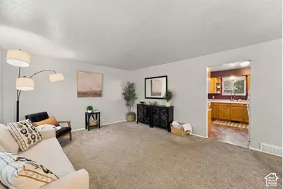 580 E Aloha Ln, Sandy, UT 84070 - Photo 9