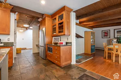 6245 S 2300 E, Holladay, UT 84121 - Photo 7