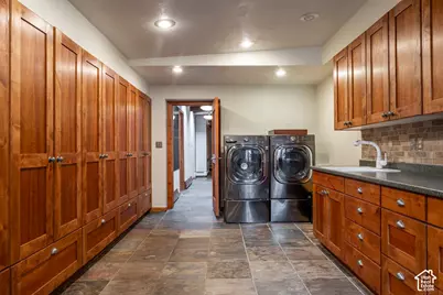 6245 S 2300 E, Holladay, UT 84121 - Photo 31