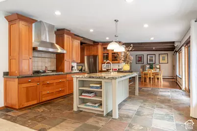 6245 S 2300 E, Holladay, UT 84121 - Photo 5