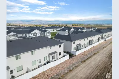 5072 E Lakefield Dr, Eagle Mountain, UT 84005 - Photo 31