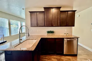 2274 E Deer Park Ln, Draper, UT 84020 - Photo 9