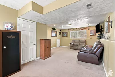 5791 S 3975 W, Roy, UT 84067 - Photo 9
