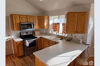 1643 Lewis and Clark Dr, Centerville, UT 84014 - Photo 5