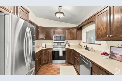 102 E 1150 N, Layton, UT 84041 - Photo 7