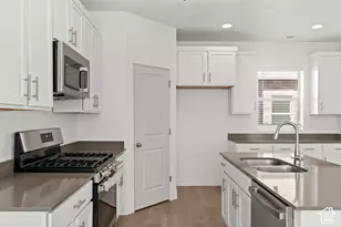 588 N Buffalo Grass Ln, Lindon, UT 84042 - Photo 9