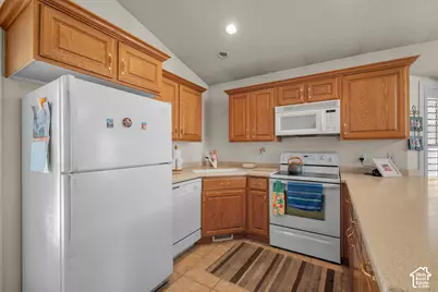 473 E Green Haven Dr E, Midvale, UT 84047 - Photo 11