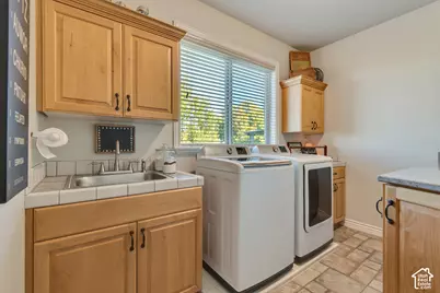 611 E 900 N, Kaysville, UT 84037 - Photo 17