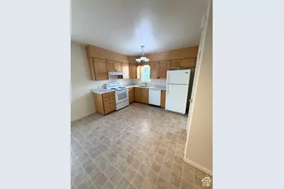 4910 S 900 E, Murray, UT 84117 - Photo 3