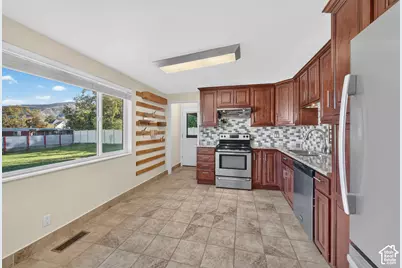 447 E 550 S, Bountiful, UT 84010 - Photo 9