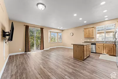1053 Bellingham Ct, North Salt Lake, UT 84054 - Photo 9
