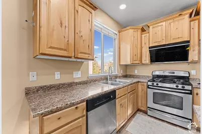 1053 Bellingham Ct, North Salt Lake, UT 84054 - Photo 11