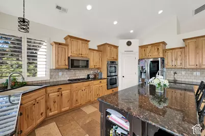 323 W 4300 N, Pleasant View, UT 84414 - Photo 13