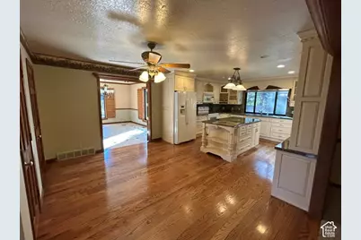 8376 S Red River Rd, Sandy, UT 84093 - Photo 5