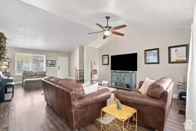 11192 S Crescent Vista Ln W, Sandy, UT 84070 - Photo 9