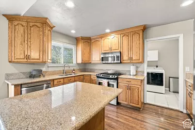 11192 S Crescent Vista Ln W, Sandy, UT 84070 - Photo 13