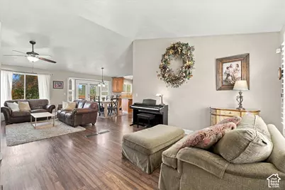 11192 S Crescent Vista Ln W, Sandy, UT 84070 - Photo 3