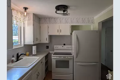 256 E Tennyson Ave, Sandy, UT 84070 - Photo 5
