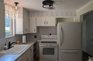 256 E Tennyson Ave, Sandy, UT 84070 - Photo 5