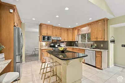 2957 E Lostwood Dr, Sandy, UT 84092 - Photo 13