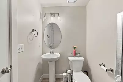 936 N Center St, Santaquin, UT 84655 - Photo 27