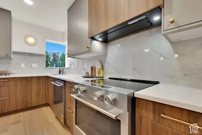 2268 E Roosevelt Ave, Salt Lake City, UT 84108 - Photo 13