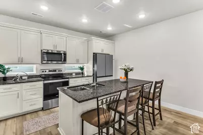 653 S 450 E, Clearfield, UT 84015 - Photo 3