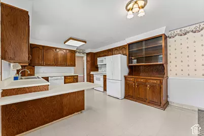 1233 E Center St, Springville, UT 84663 - Photo 7