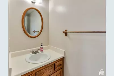 1009 N 250 E, Centerville, UT 84014 - Photo 15