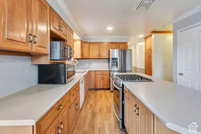 1009 N 250 E, Centerville, UT 84014 - Photo 9