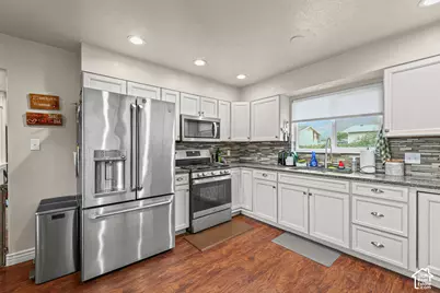 4868 S 300 W, Washington Terrace, UT 84405 - Photo 9