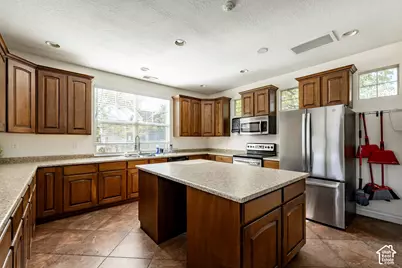 947 N Hillingdon Ct W, North Salt Lake, UT 84054 - Photo 41