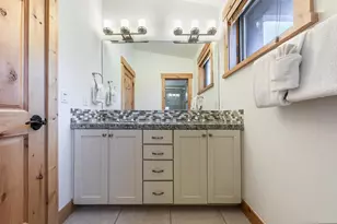 10136 Sagebrush Ct, Truckee, CA 96161 - Photo 17